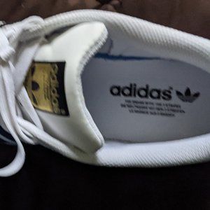 Adidas Superstars! Old school Sneakers